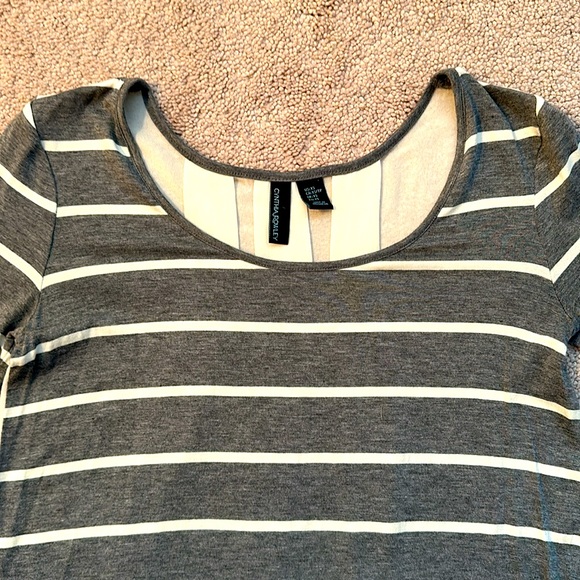 Striped three-quarter length sleeve top. - Picture 2 of 4